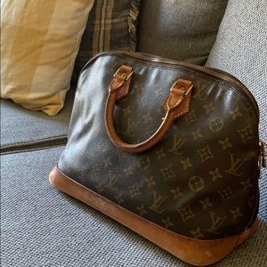 Adorable Louis Vuitton purse